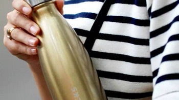 吸睛利器：STARBUCKS 星巴克 联合 S’well Bottle 推出跨界合作款保温瓶