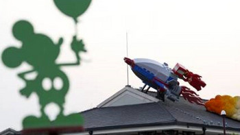 全球最大：LEGO乐高上海迪士尼小镇旗舰店开业