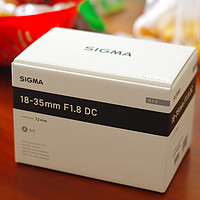 双十一收到的一个快递：Sigma 适马 18-35 1.8 镜头开箱