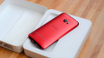 HTC 宏达电 10 智能手机 红色耀眼，但不妖艳