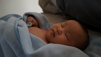 新手父母上路 篇一：#原创新人# 新生儿睡眠习惯养成/哄睡经验