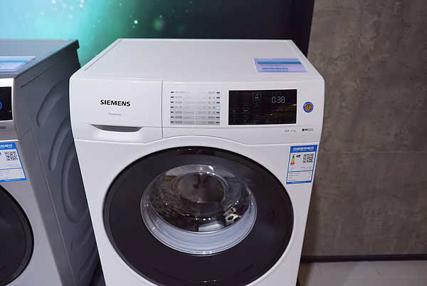 新推出的iq500超薄款滚筒洗衣机,以及全自动咖啡机和料理机.