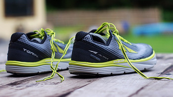 蜈蚣星人之运动鞋 篇十八：轻量缓震慢跑——ALTRA Torin 3.0