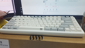 #原创新人#45级用户第一篇：Plum 84键双模静电容键盘 开箱晒单