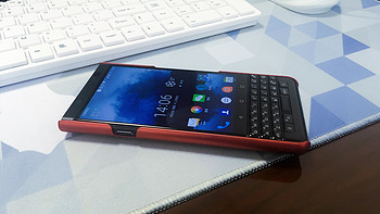 谁说黑莓手机是男人的专利？妹子用起来超酷哒：BlackBerry 黑莓 KEYone 智能手机