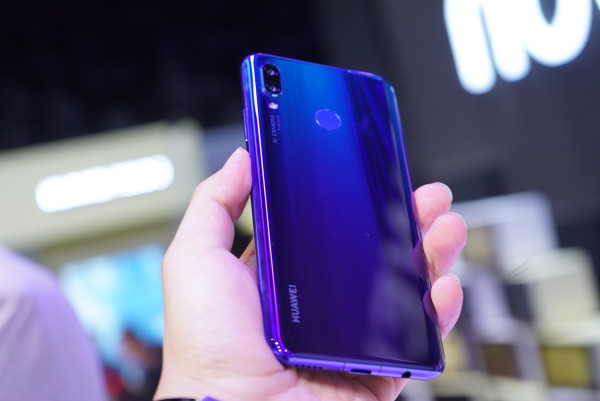 2400万高清自拍:huawei 华为 发布 nova 3/3i 智能手机