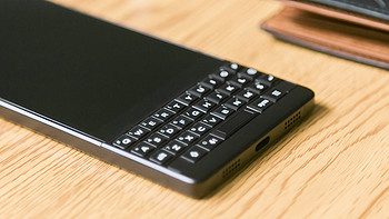 延续经典设计的黑莓 KEY2 手机，就只剩下情怀了？