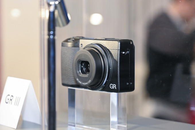 photokina2018终于等到你理光griii降临理光映像展台的玻璃柜里