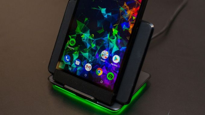 razer 雷蛇 发布 razer phone 2 游戏手机,有了chroma