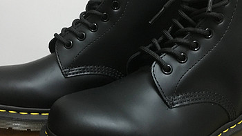 每个男人的战靴：一双黑色Dr. Martens 1460