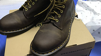 我也不知道为什么马上就春暖花开了还要买这么一双靴子... Dr.Martens 1460 疯马皮 晒单