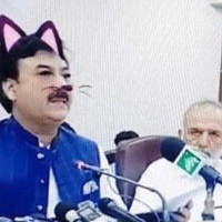 騷機日報：慘！巴基斯坦官方新聞發布會直播忘關“可愛貓咪”濾鏡了