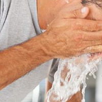 男人拿什么洗脸，从手搓搓到洗面奶