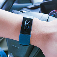 戴手表好，还是戴手环好？千元手环测评：Fitbit Charge4