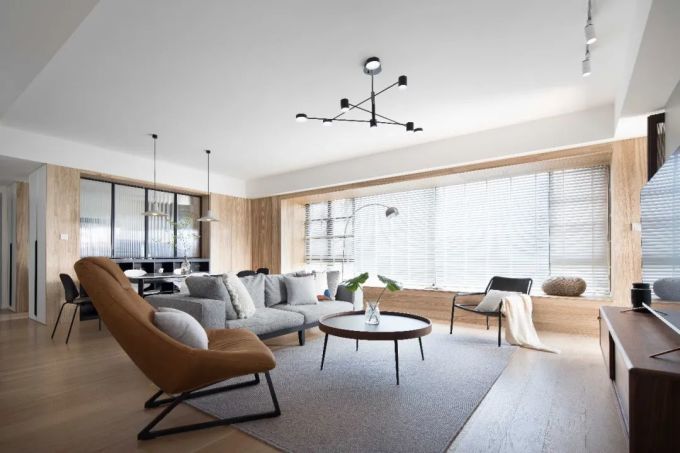 7口之家住进185m²“会呼吸”的原木风大平层!自然淳朴的生活气惹人爱!