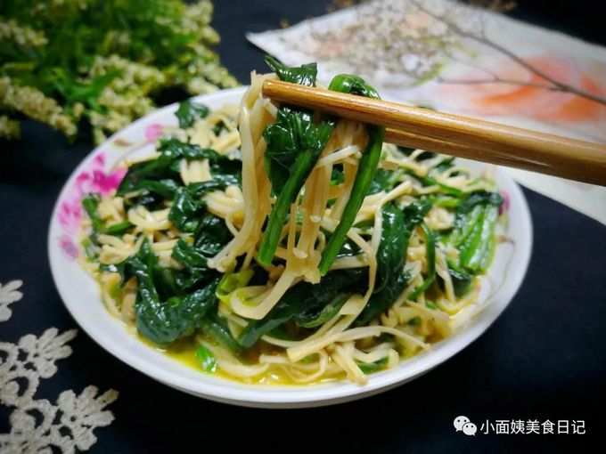 菠菜和"它"天生一对,秋天给孩子吃,营养全还补钙,不懂