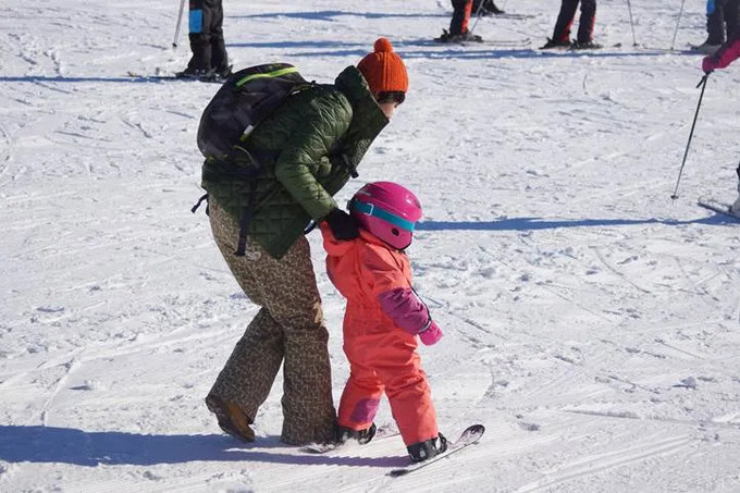 生娃57天上雪场我带孩子全球滑雪8年的心得