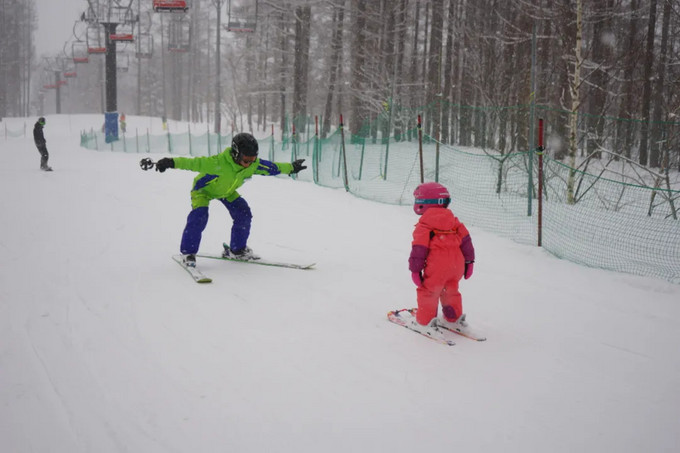 生娃57天上雪场我带孩子全球滑雪8年的心得