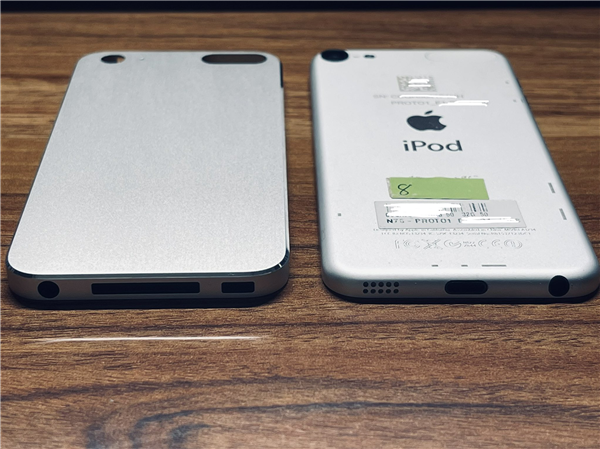 ipodtouch5原型机曝光直角边框设计30针dock接口