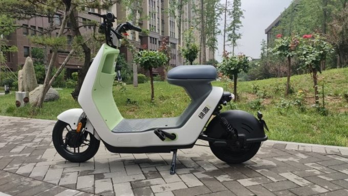 2022-07-18 13:58:11绿源liva6,4816电池,400液冷电机,高颜值,超高