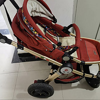 母婴用品 篇三：婴儿推车哪家强？这款神器不仅轻便还能自动滑行!
