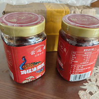 易门的鸡枞油豆腐乳，是一种传统的手工艺品