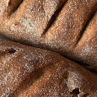 巧克力面包的制作方法：简单几步，让你在家轻松制作出美味的巧克力面包。