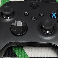 跨年在家打游戏可少不了Xbox官方手柄。