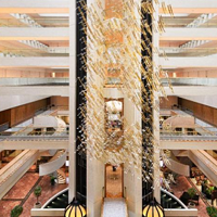 新加坡乌节康莱德酒店闪耀启幕，为花园之城带来大胆且精致的奢华感官体验