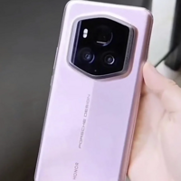 網傳 | 榮耀Magic6 RSR保時捷版真機亮相：粉紫機身配六邊形相機