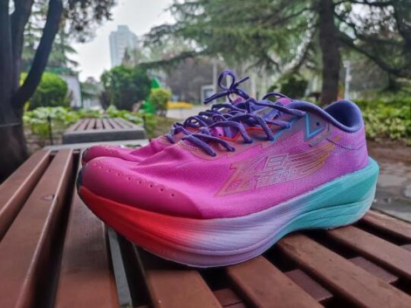 乔丹飞影PB5.0：性能与设计全面升级，跑者必备之选_跑鞋_什么值得买