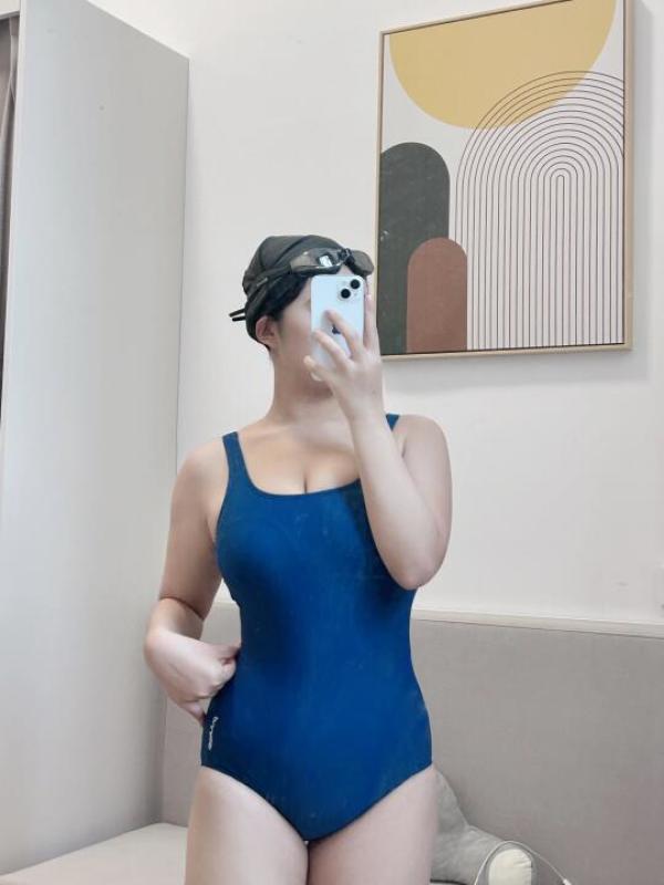 泳衣需要买紧身的吗女生