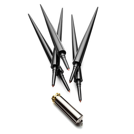 钉子造型：CHRISTIAN LOUBOUTIN 推出 Leanue Lip Definer 唇线笔