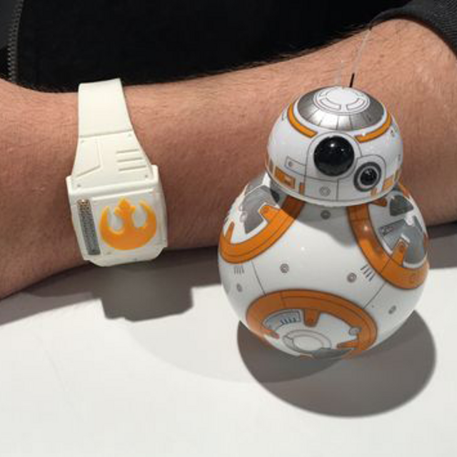 用原力控制BB-8机器人：Sphero 发布 Force Band 原力手环 