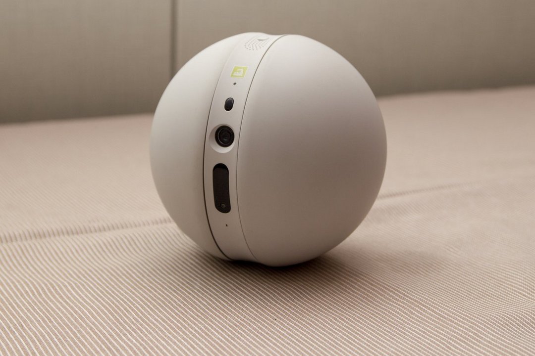 进阶版BB-8：LG 发布 Rolling Bot 球型摄像机器人