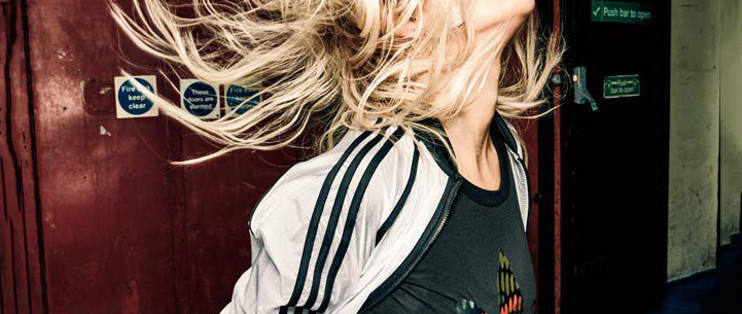 以灯光为灵感：Rita Ora x adidas Originals 2016 新系列开售_服饰鞋包