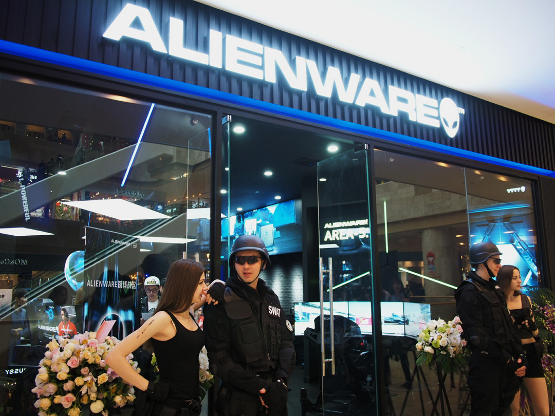 提供免费VR体验：ALIENWARE 外星人 南京电竞圣地主题店 开业