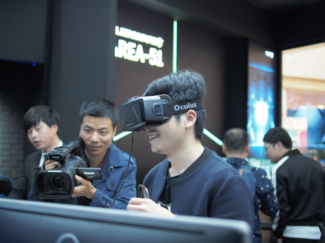 提供免费VR体验：ALIENWARE 外星人 南京电竞圣地主题店 开业