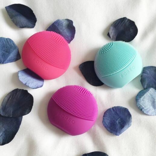 仅马卡龙大小：FOREO  LUNA 推出新款 不可充电 硅胶洁肤仪 Play