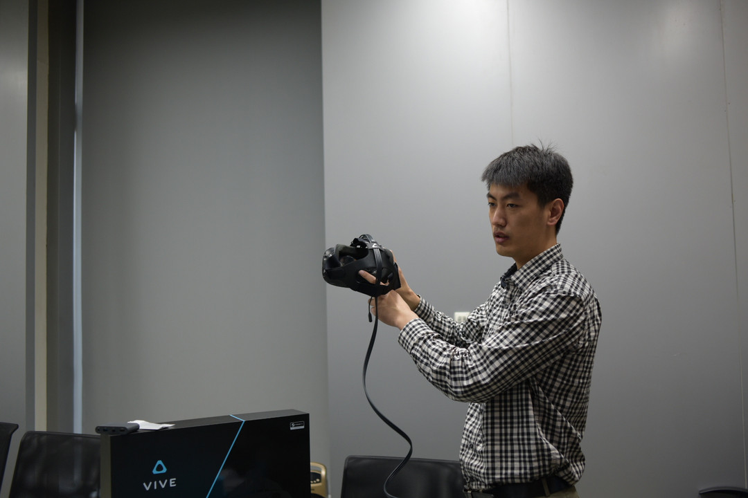 商用化正式开始：HTC 宏达电  Vive VR消费者版本 4月26日 上线天猫