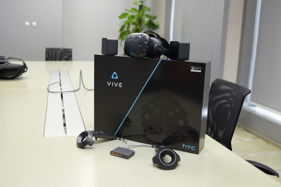 商用化正式开始：HTC 宏达电  Vive VR消费者版本 4月26日 上线天猫