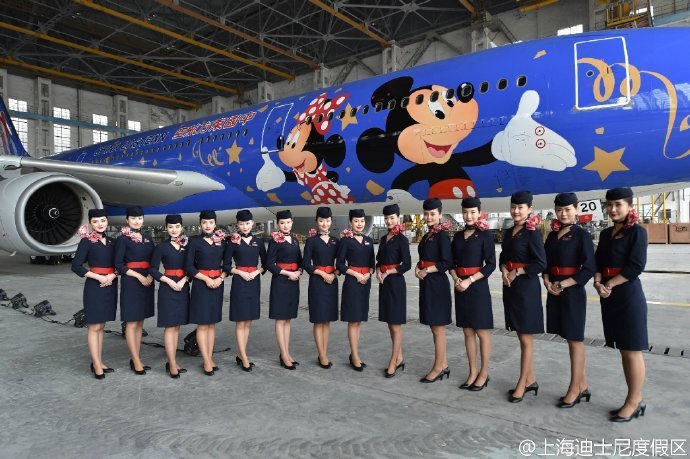 米奇和米妮甜蜜CP：中国东方航空 新装涂迪士尼主题飞机 执飞上海-北京航线