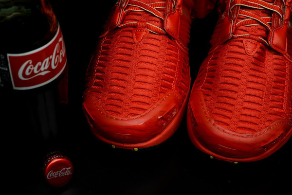 一抹“可乐红”：Coca Cola 可口可乐 联合  adidas Originals 推出  Climacool 1 联名鞋款