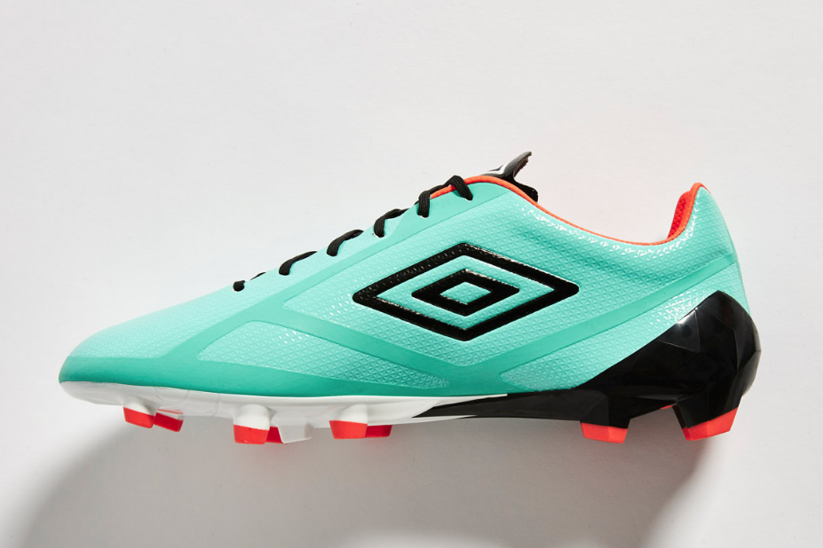 球场上的小清新：Umbro 茵宝 推出 Velocita 2 Pro 全新配色