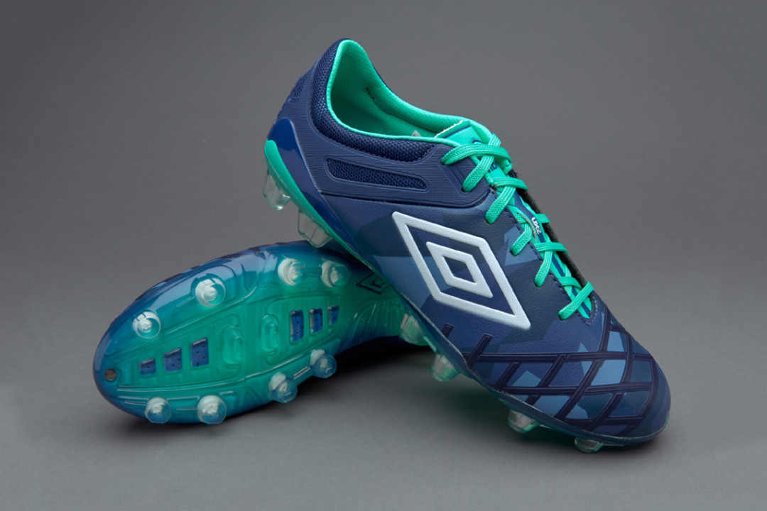 球场上的海军陆战队:Umbro 茵宝 推出 UX 2.0 Pro 全新配色