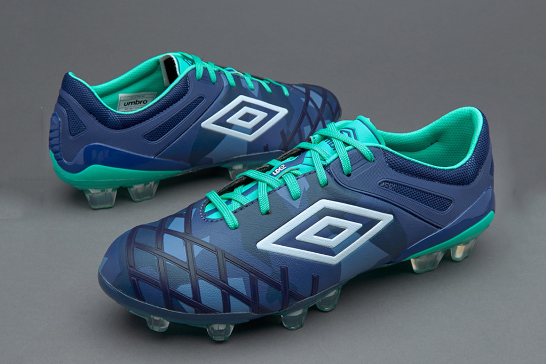 球场上的海军陆战队:Umbro 茵宝 推出 UX 2.0 Pro 全新配色
