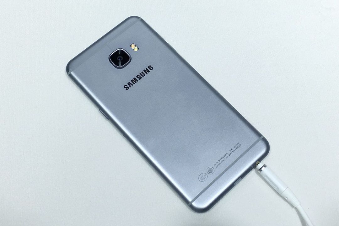 金属机身,支持samsung pay:samsung 三星 推出 galaxy c5/c7 智能手机