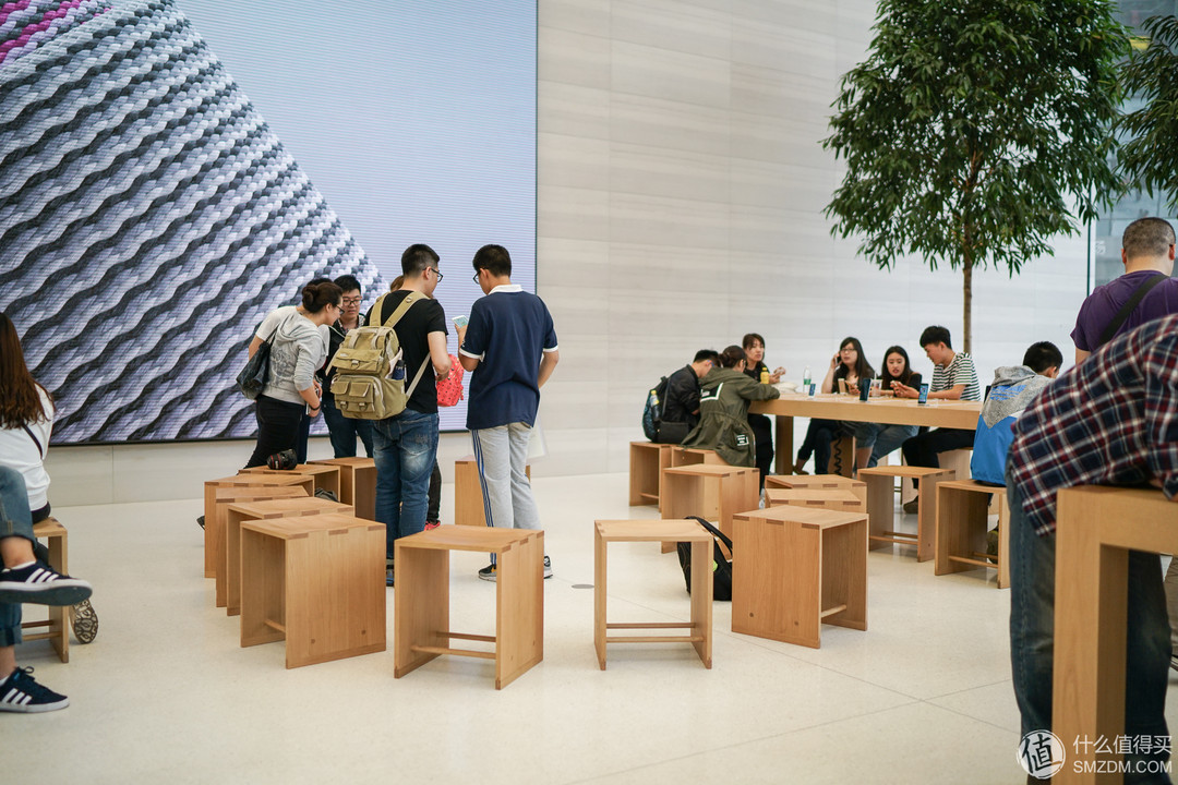 淡化区域划分，装修风格更富生机：探营新一代 Apple Store 济南恒隆广场店