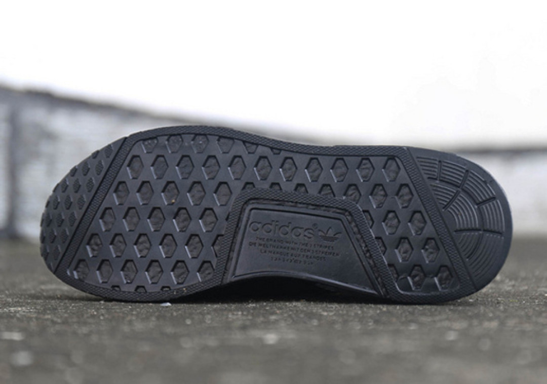 全黑Boost中底:adidas 阿迪达斯 NMD “Triple Black” 即将发售