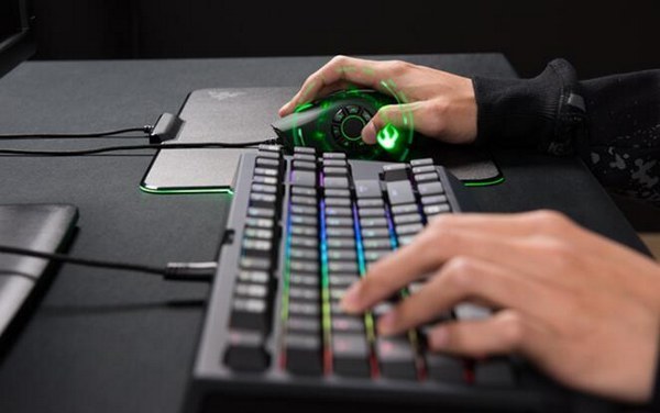 再度蜕变:RAZER 雷蛇 推出 Naga Hex 那伽梵蛇六芒星V2 鼠标